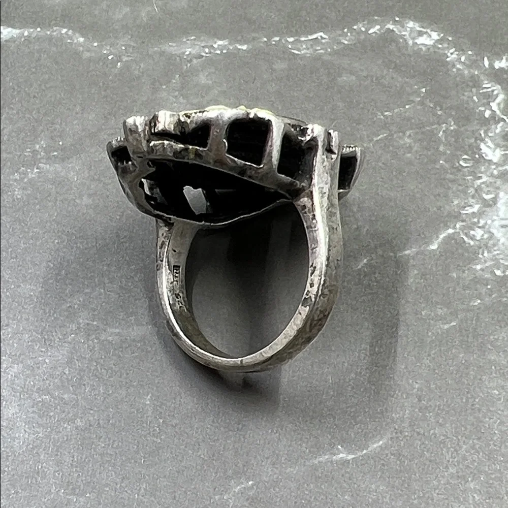 Vintage Sterling Mother of Pearl Cameo Black Onyx Ring - Picture 4 of 10